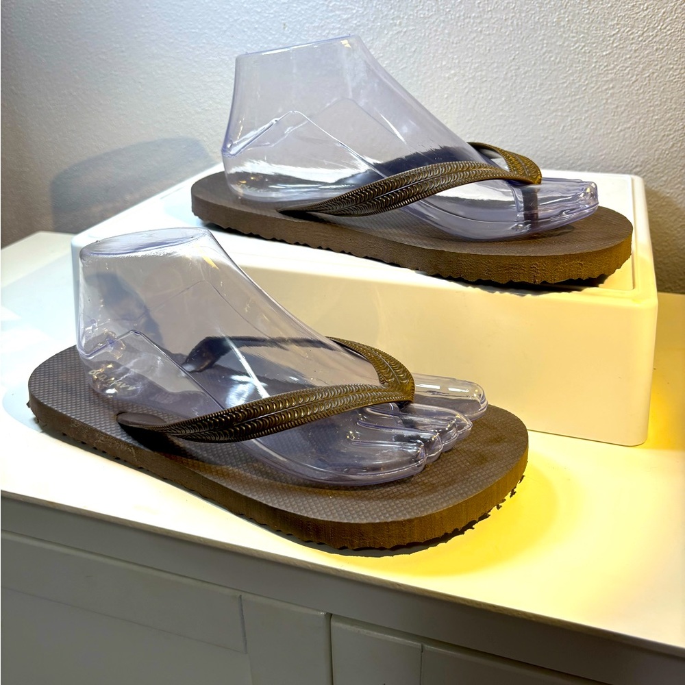 Old Navy Women’s Brown Flip Flop Sandals size 7-8